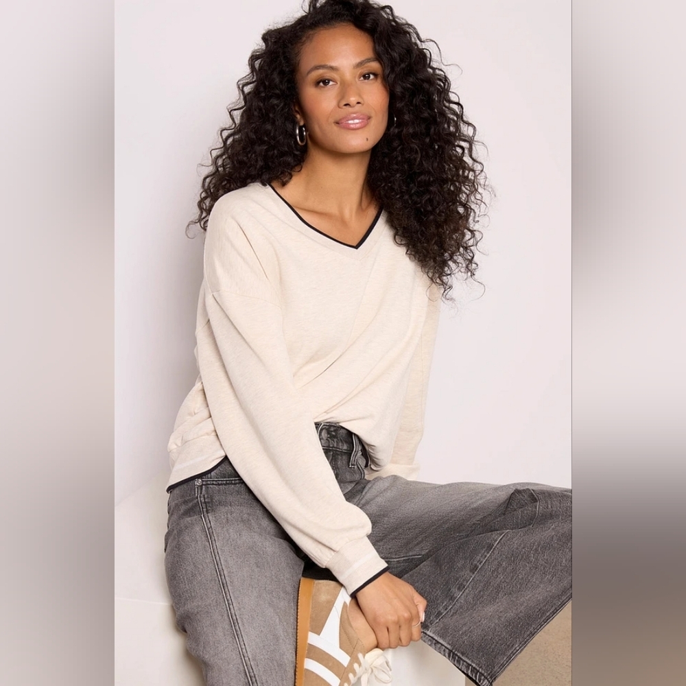 Evereve Z Supply Elena V-Neck Sweatshirt Small Beige Pullover Lounge Cozy Casual - Picture 3 of 7